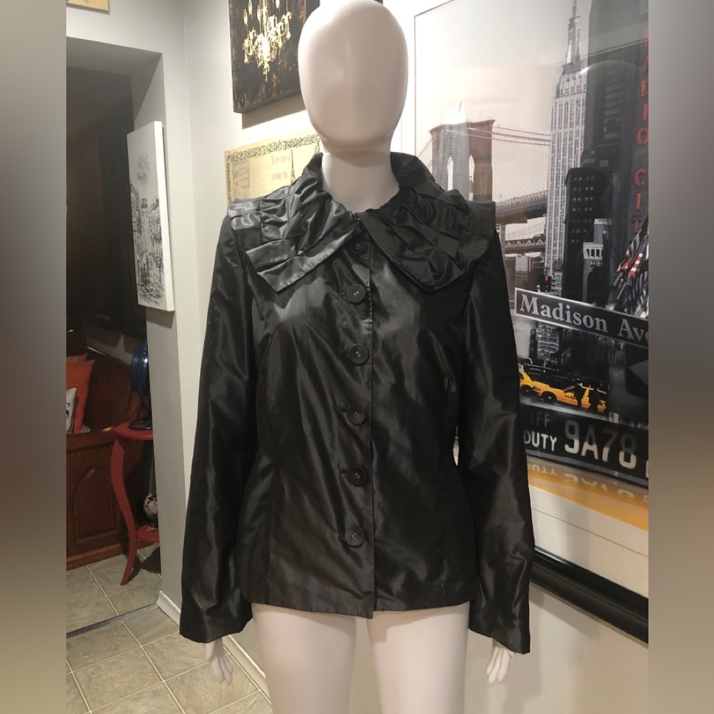 Elegant Black Women's Jacket
Brand: Spanner